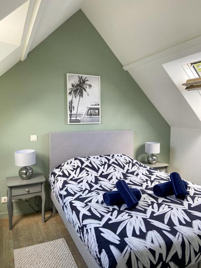 En Duplex Front De Mer, Cap Coz *